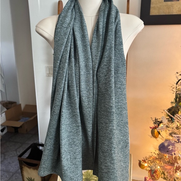 Lululemon Heathered Green Snap Wrap Scarf Vest One Size